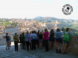 Students flock toward one of the many panoramic views on the Nooks and Crannies Tour